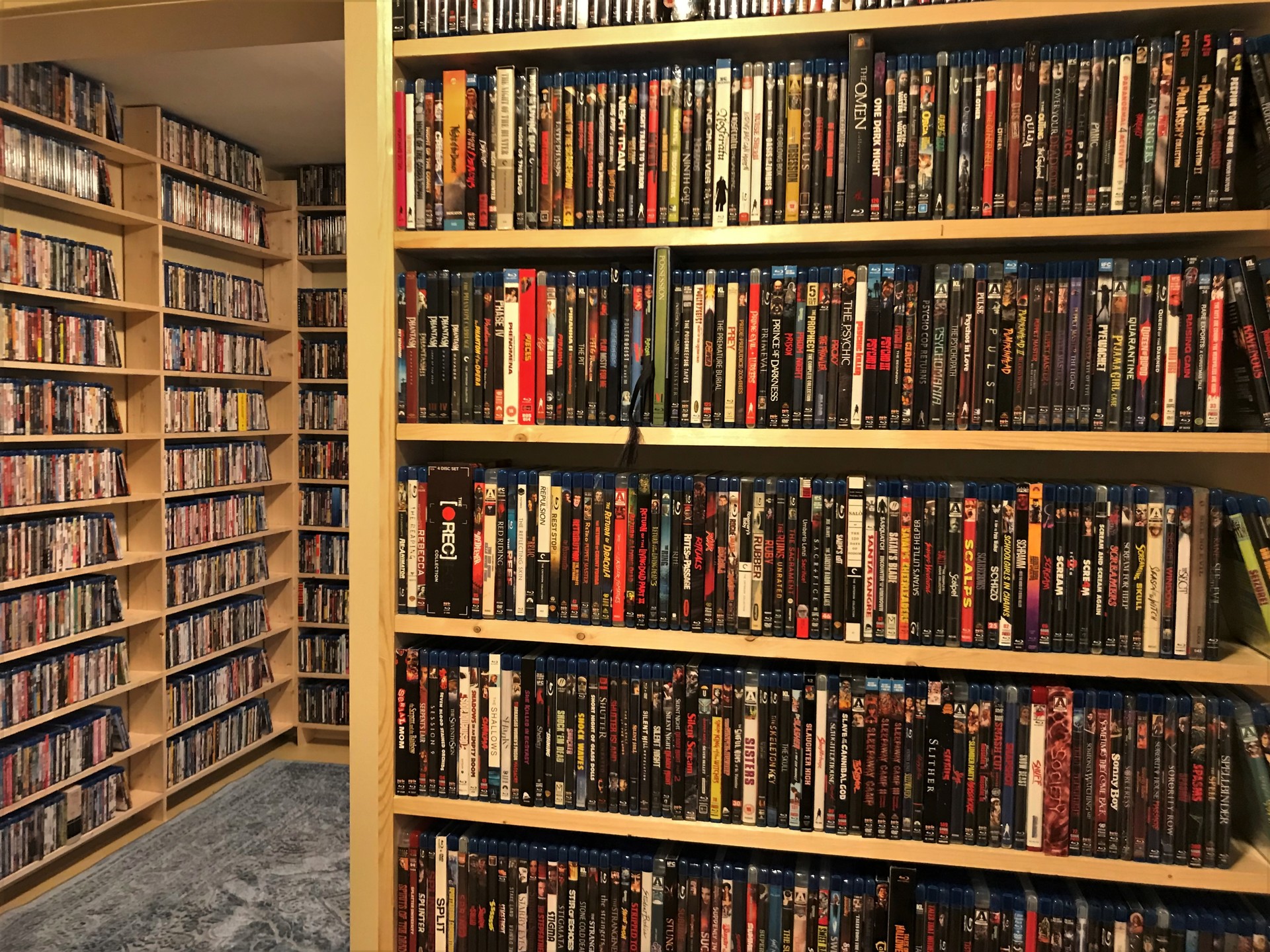 Keymaster's Home Theater Gallery Cinema Room and Film Library (21 photos)